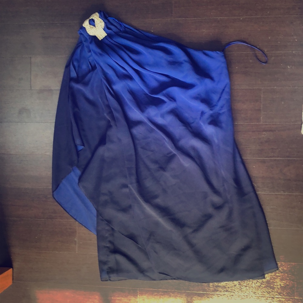 Shoulderless cocktail dress